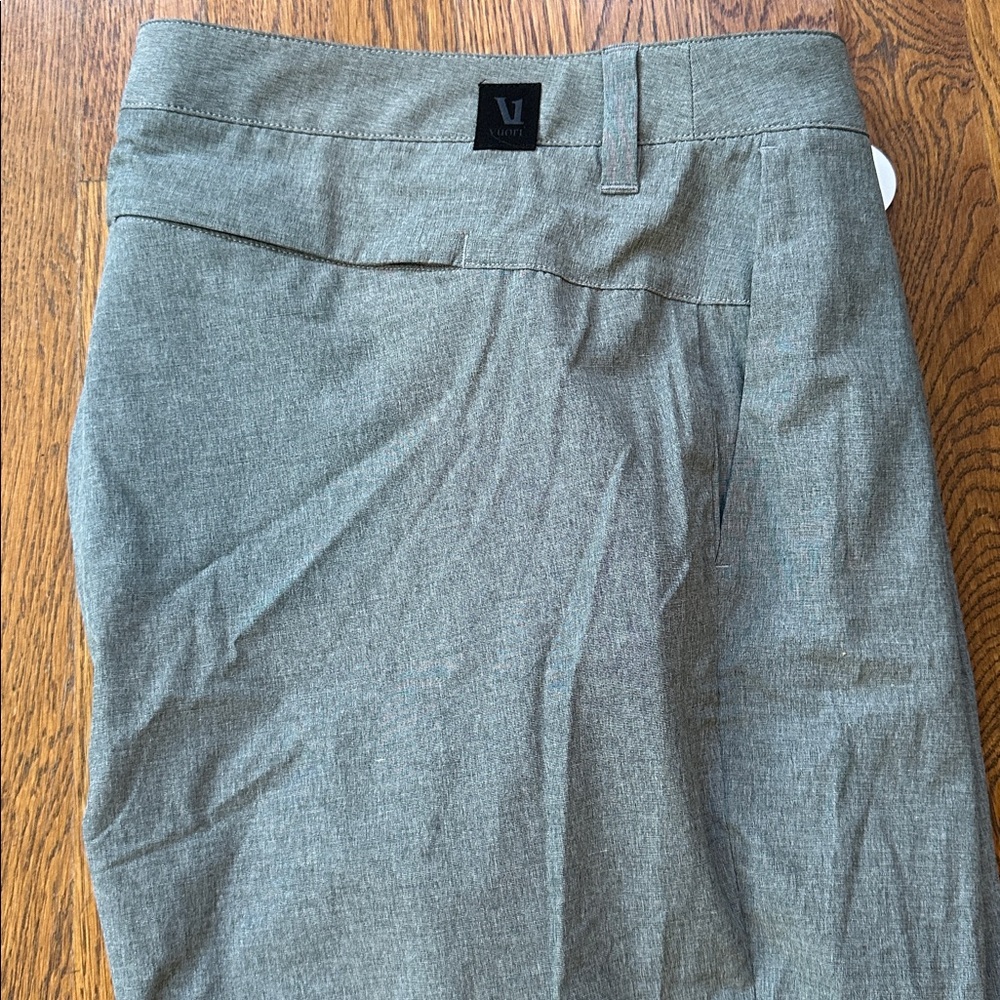Vuori Men's gray  Flat Front Shorts.  Size 38